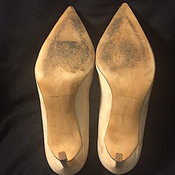 MANOLO BLAHNIK - SUEDE PUMPS - Picture 6 of 16